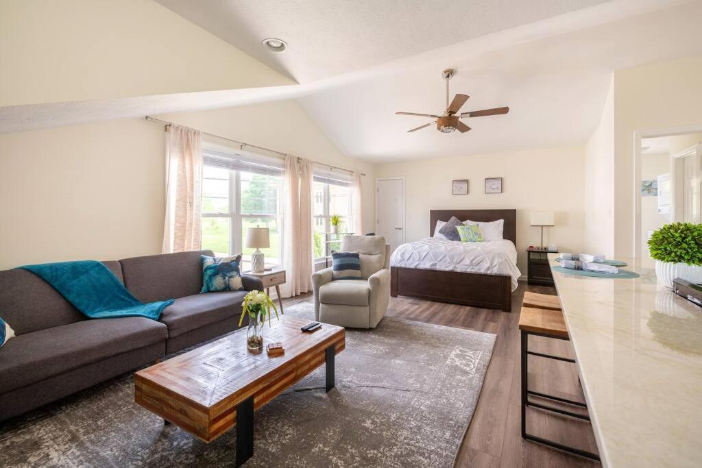 Studio Suite 5 Minutes To Downtown インディアナポリス エクステリア 写真